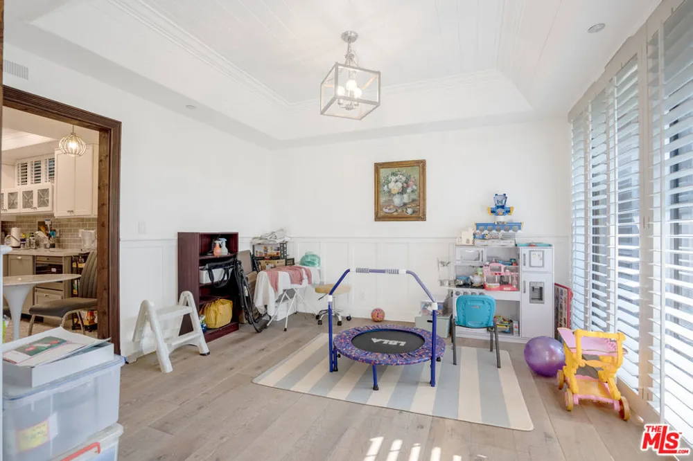 125 Gale Drive #205 Beverly Hills, CA 90211