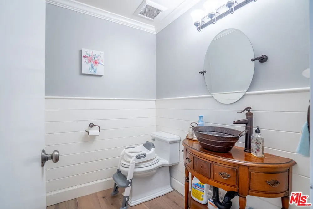 125 Gale Drive #205 Beverly Hills, CA 90211