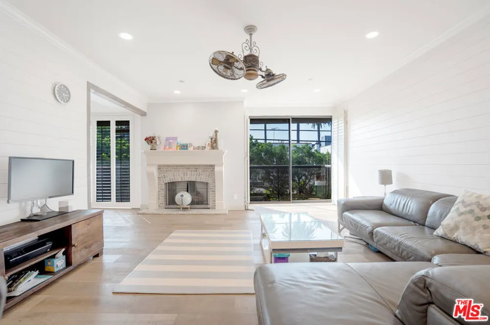 125 Gale Drive #205 Beverly Hills, CA 90211
