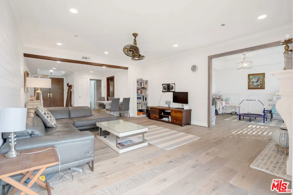 125 Gale Drive #205 Beverly Hills, CA 90211