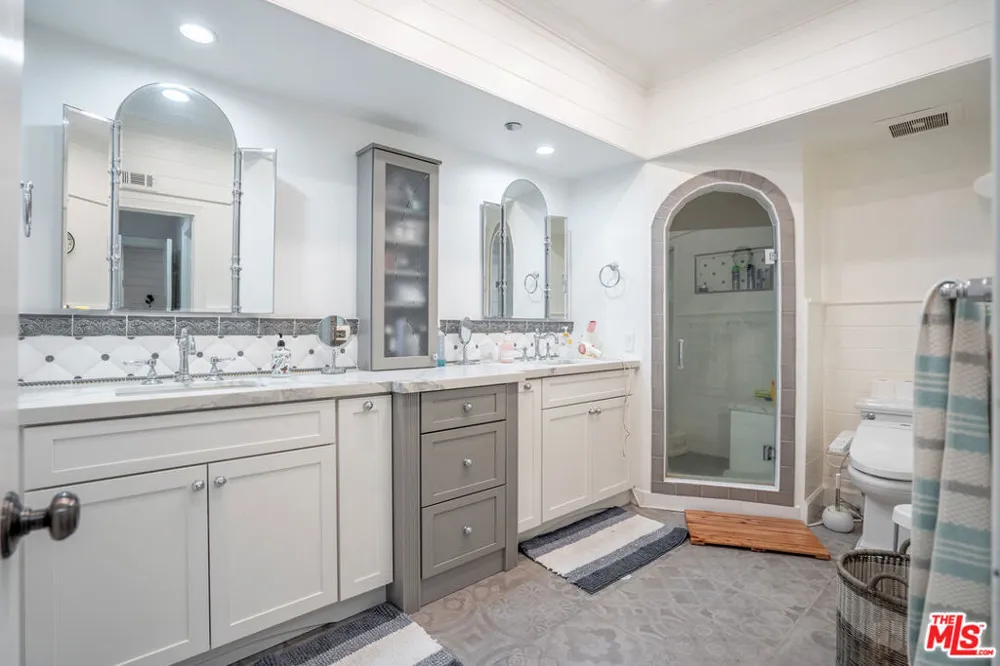 125 Gale Drive #205 Beverly Hills, CA 90211