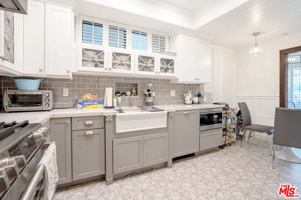 125 Gale Drive #205 Beverly Hills, CA 90211