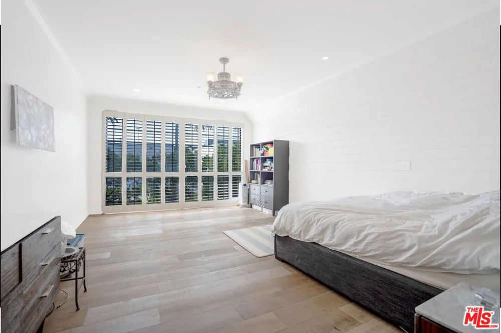 125 Gale Drive #205 Beverly Hills, CA 90211