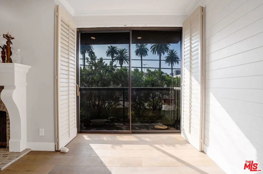 125 Gale Drive #205 Beverly Hills, CA 90211