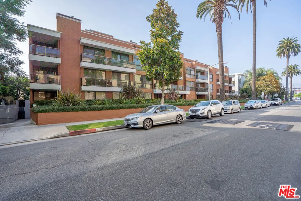 125 Gale Drive #205 Beverly Hills, CA 90211