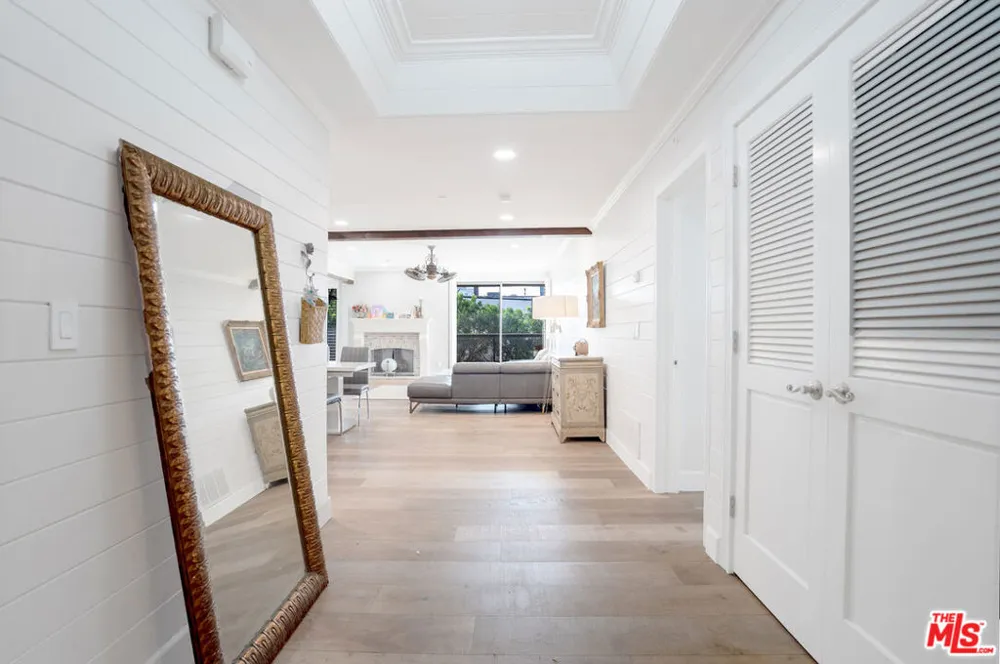 125 Gale Drive #205 Beverly Hills, CA 90211