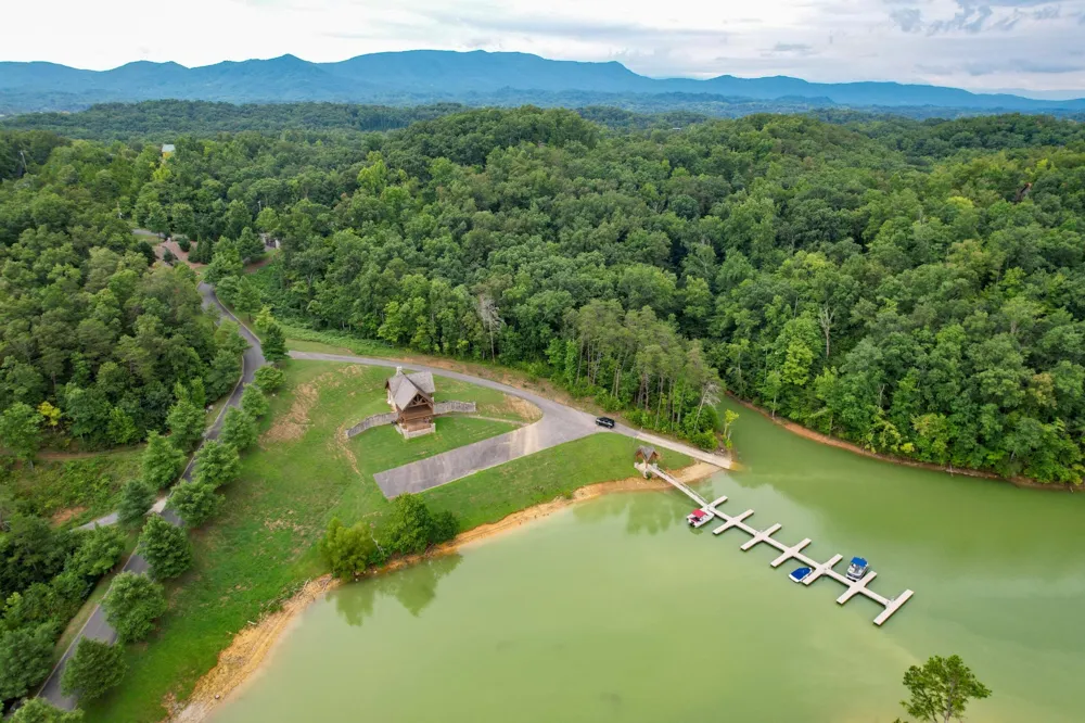 79 Stone Bridge Dr Dandridge, TN 37725