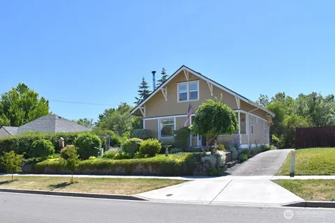 673 SW Chehalis Avenue