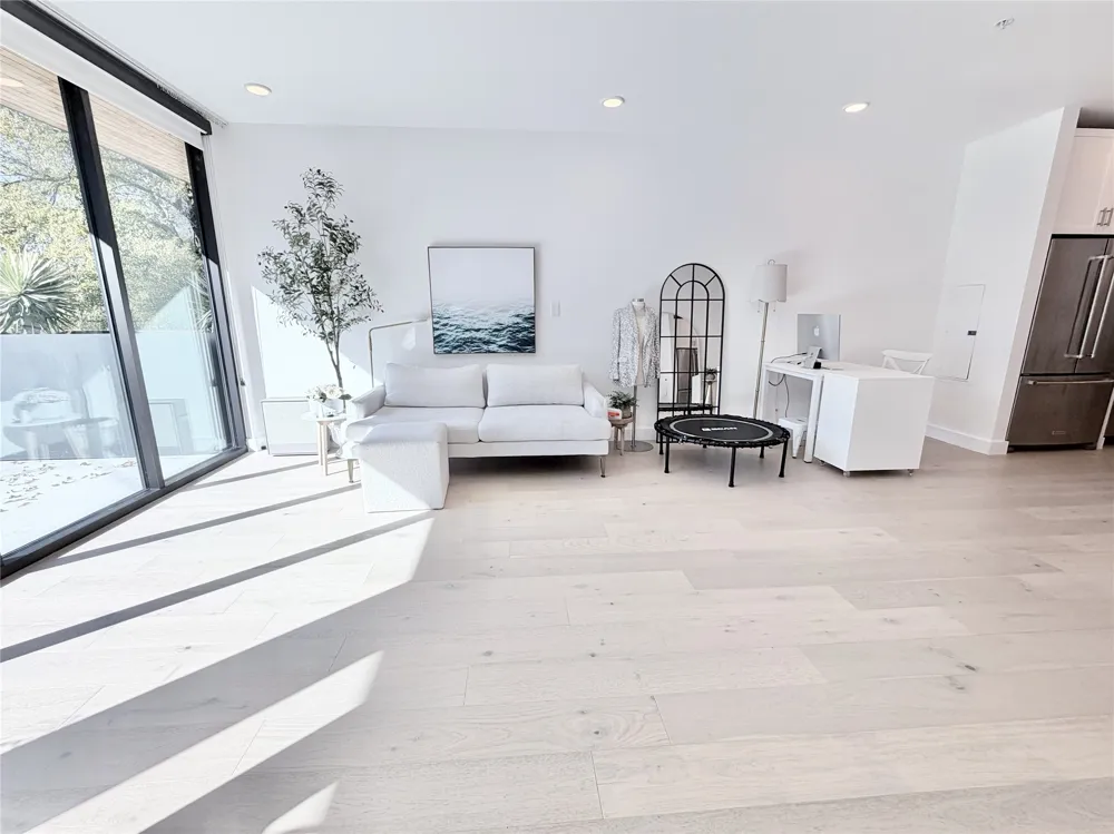 1600 S 1st Street #201 Austin, TX 78704