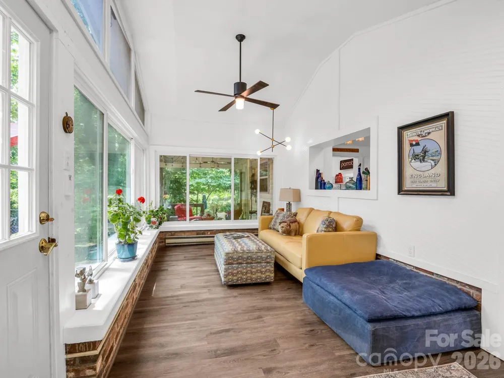 23 Sunset Drive Black Mountain, NC 28711