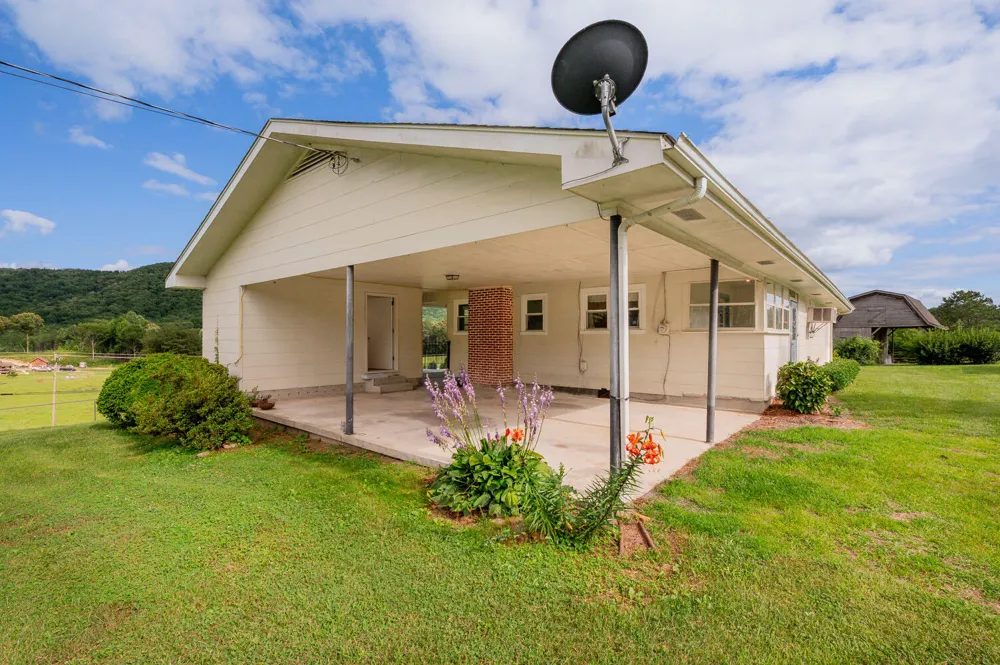 794 Halls Valley Road Trion, GA 30753