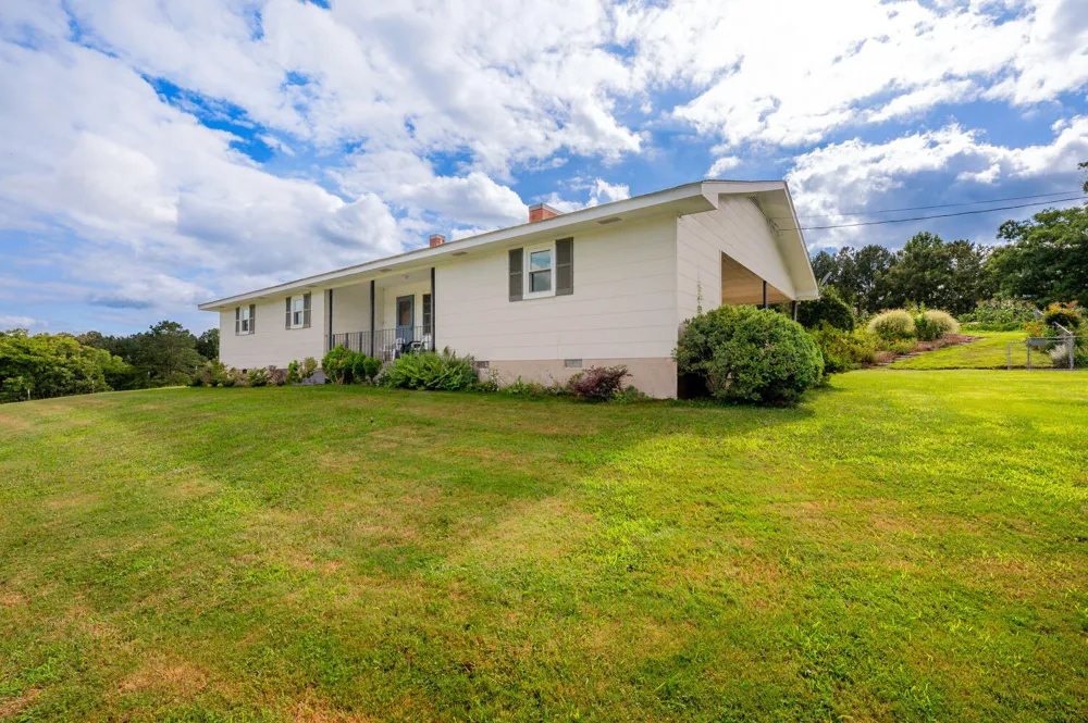 794 Halls Valley Road Trion, GA 30753