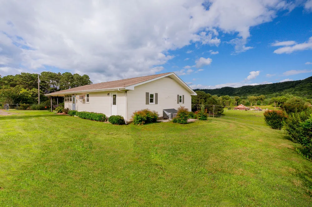 794 Halls Valley Road Trion, GA 30753