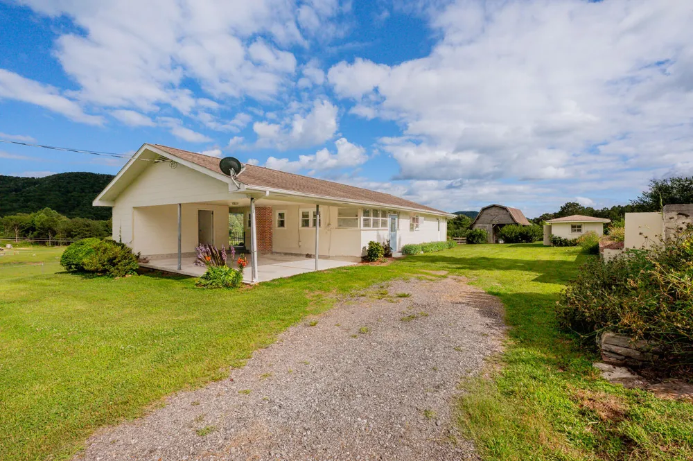 794 Halls Valley Road Trion, GA 30753