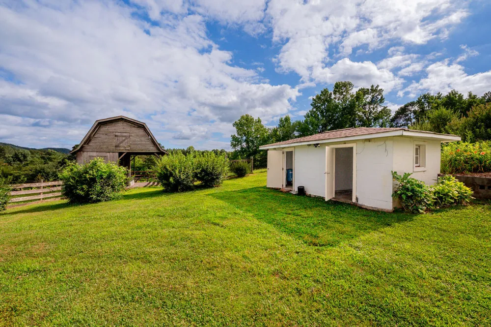 794 Halls Valley Road Trion, GA 30753