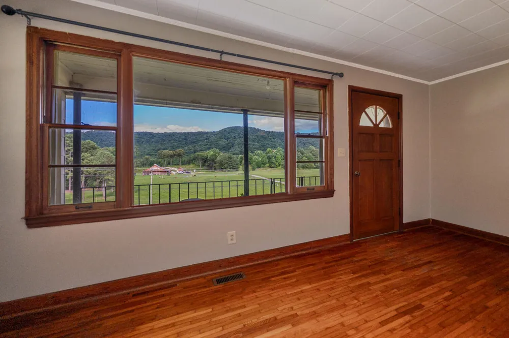 794 Halls Valley Road Trion, GA 30753