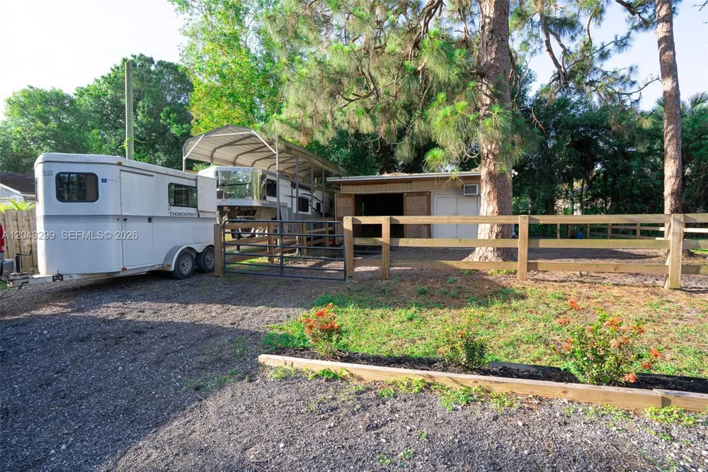 15160 Scotts Pl Loxahatchee, FL 33470