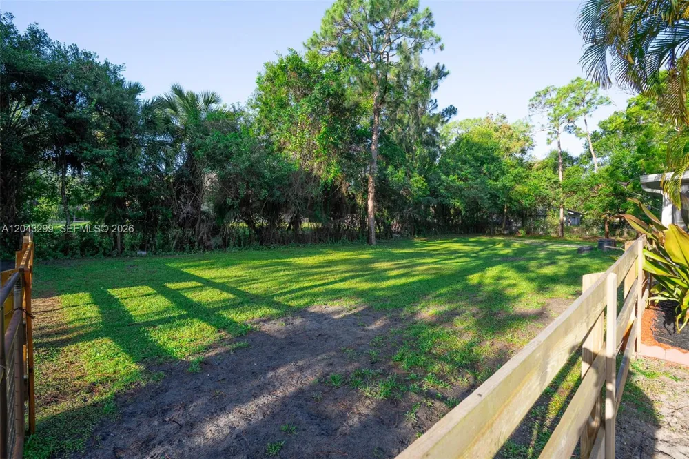 15160 Scotts Pl Loxahatchee, FL 33470