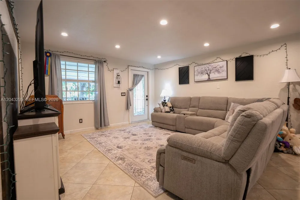15160 Scotts Pl Loxahatchee, FL 33470