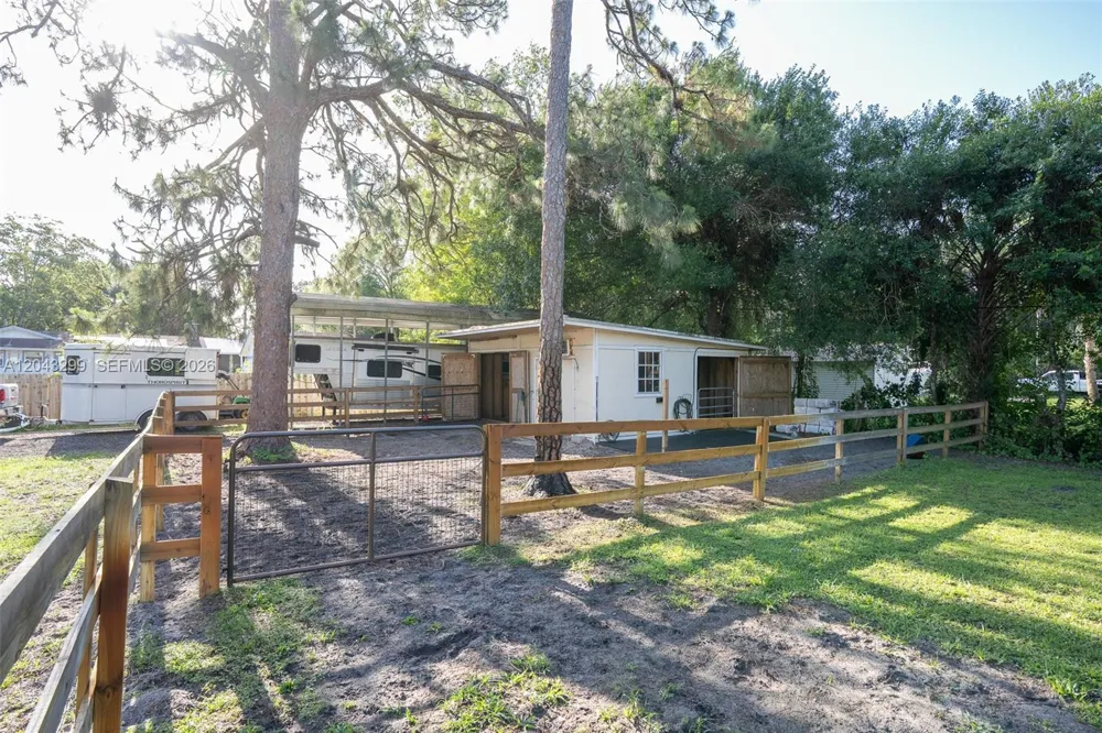 15160 Scotts Pl Loxahatchee, FL 33470