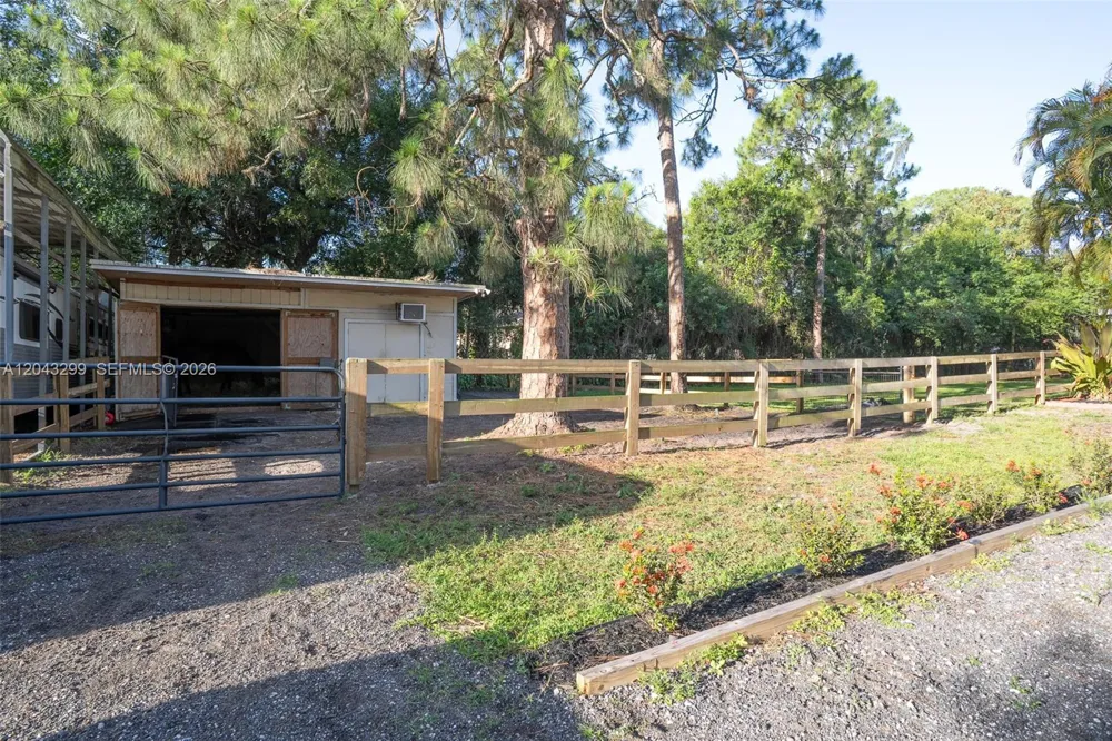 15160 Scotts Pl Loxahatchee, FL 33470
