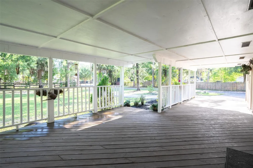 15160 Scotts Pl Loxahatchee, FL 33470