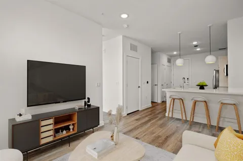 6324 Lamar Boulevard #404
