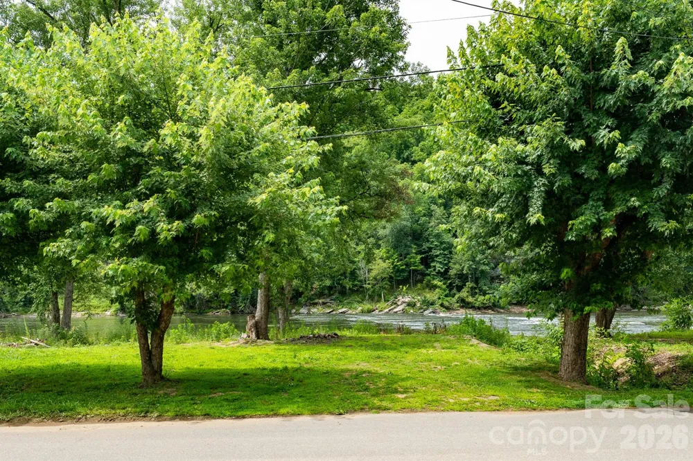 389 Rollins Road Marshall, NC 28753