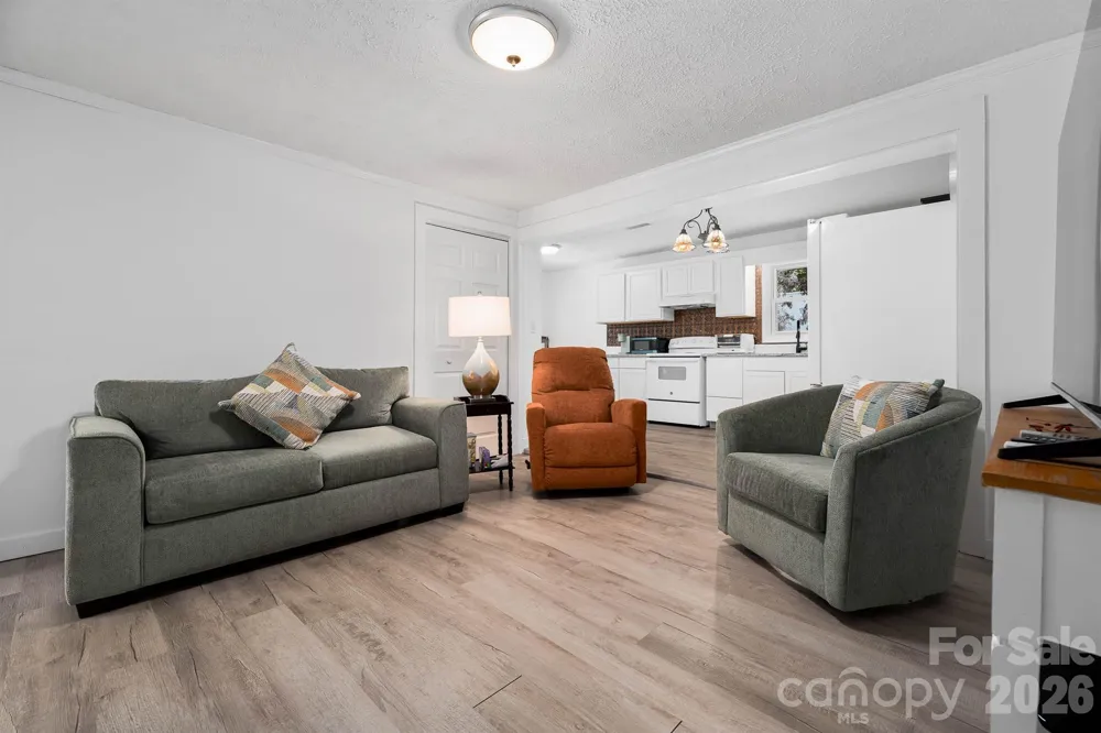 389 Rollins Road Marshall, NC 28753