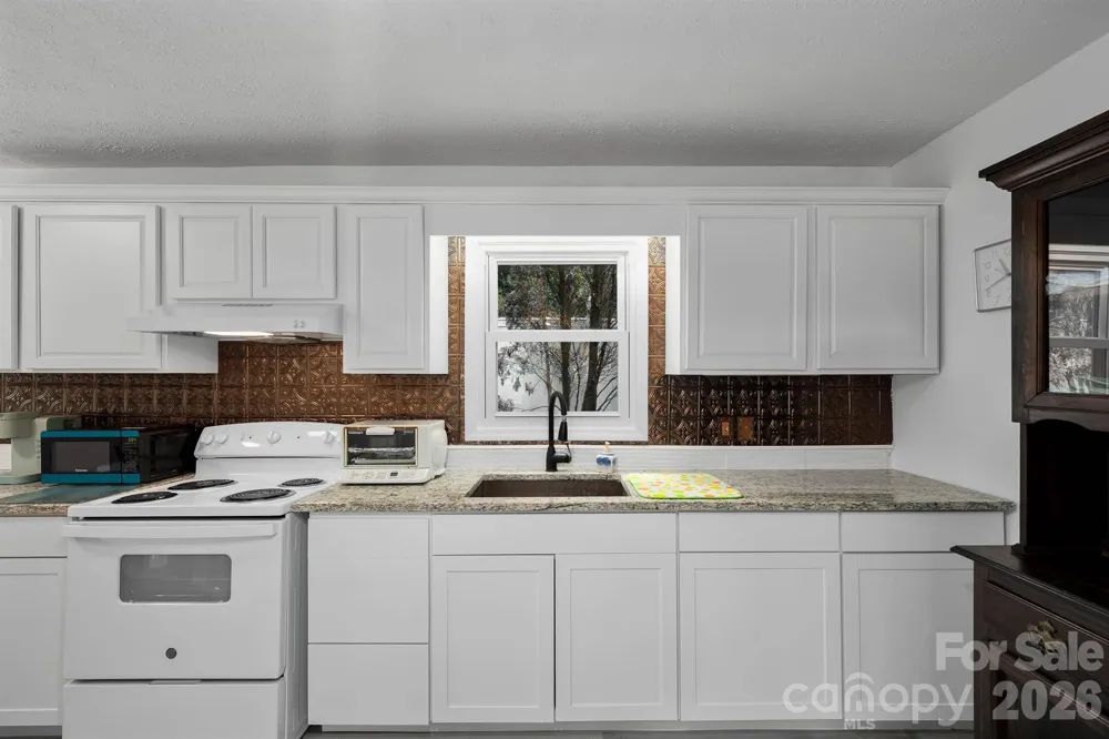 389 Rollins Road Marshall, NC 28753