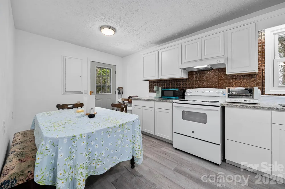 389 Rollins Road Marshall, NC 28753