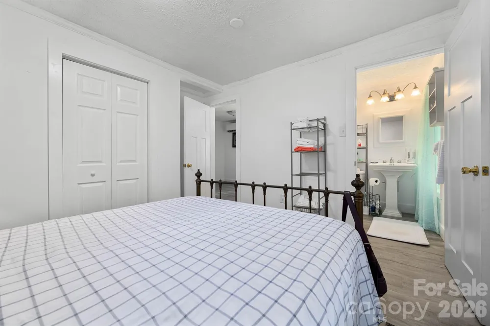 389 Rollins Road Marshall, NC 28753