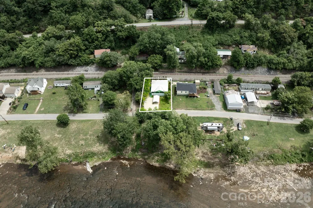 389 Rollins Road Marshall, NC 28753