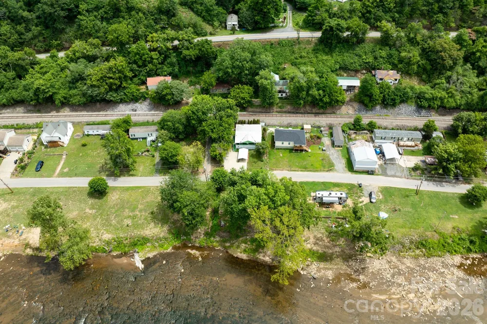 389 Rollins Road Marshall, NC 28753