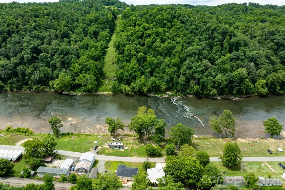 389 Rollins Road Marshall, NC 28753
