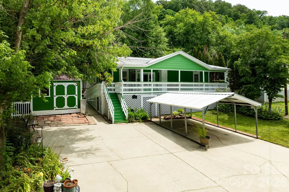 389 Rollins Road Marshall, NC 28753