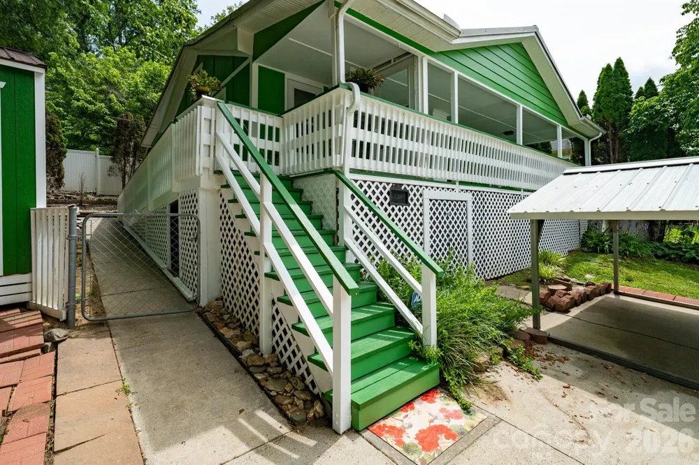 389 Rollins Road Marshall, NC 28753