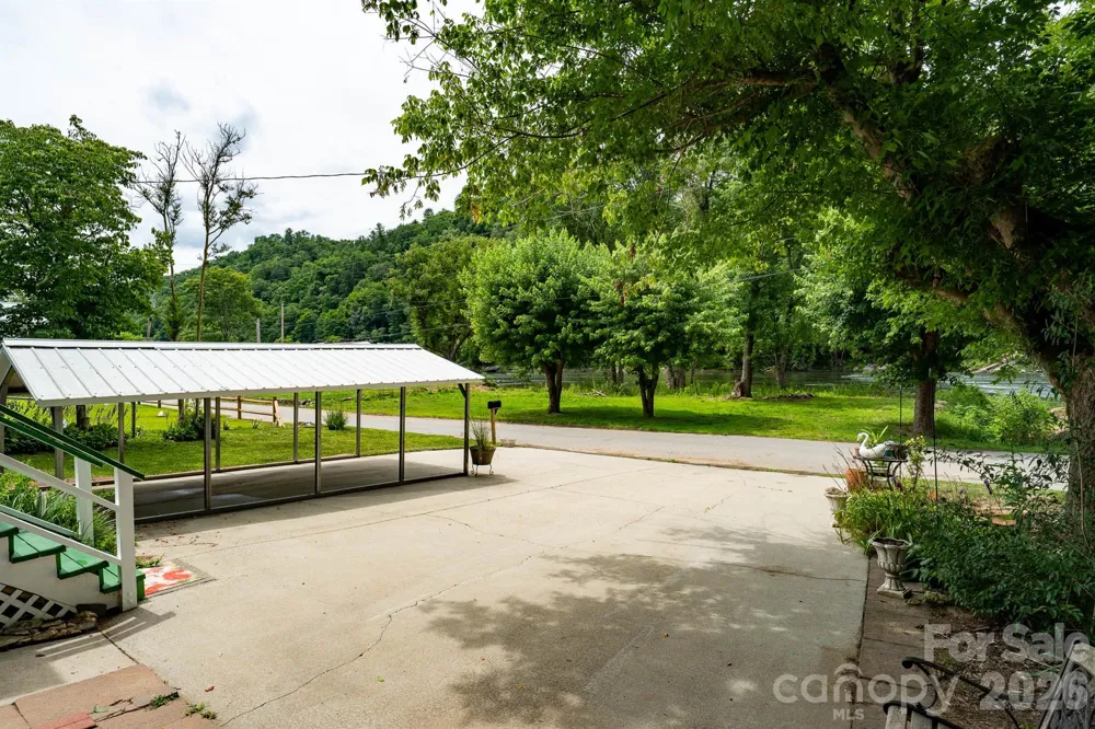 389 Rollins Road Marshall, NC 28753