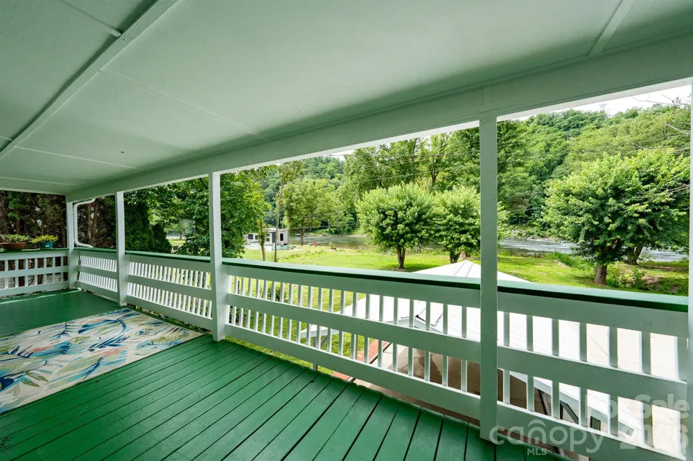 389 Rollins Road Marshall, NC 28753