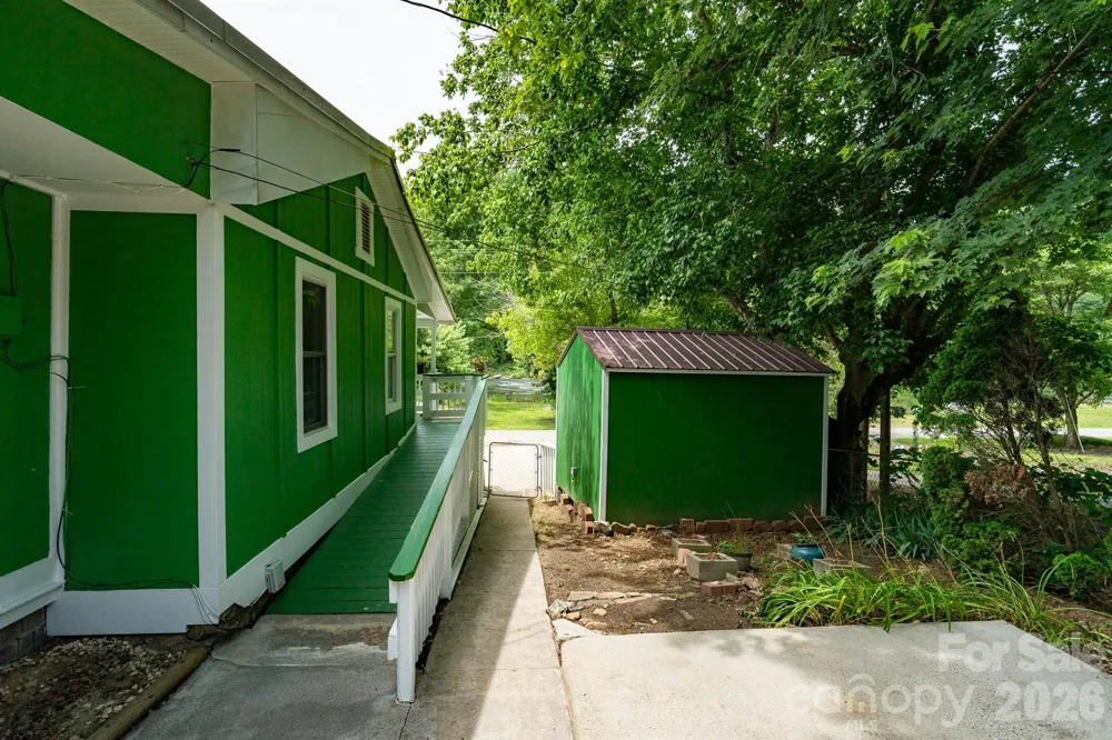 389 Rollins Road Marshall, NC 28753