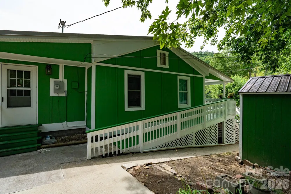 389 Rollins Road Marshall, NC 28753