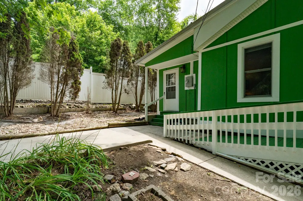 389 Rollins Road Marshall, NC 28753