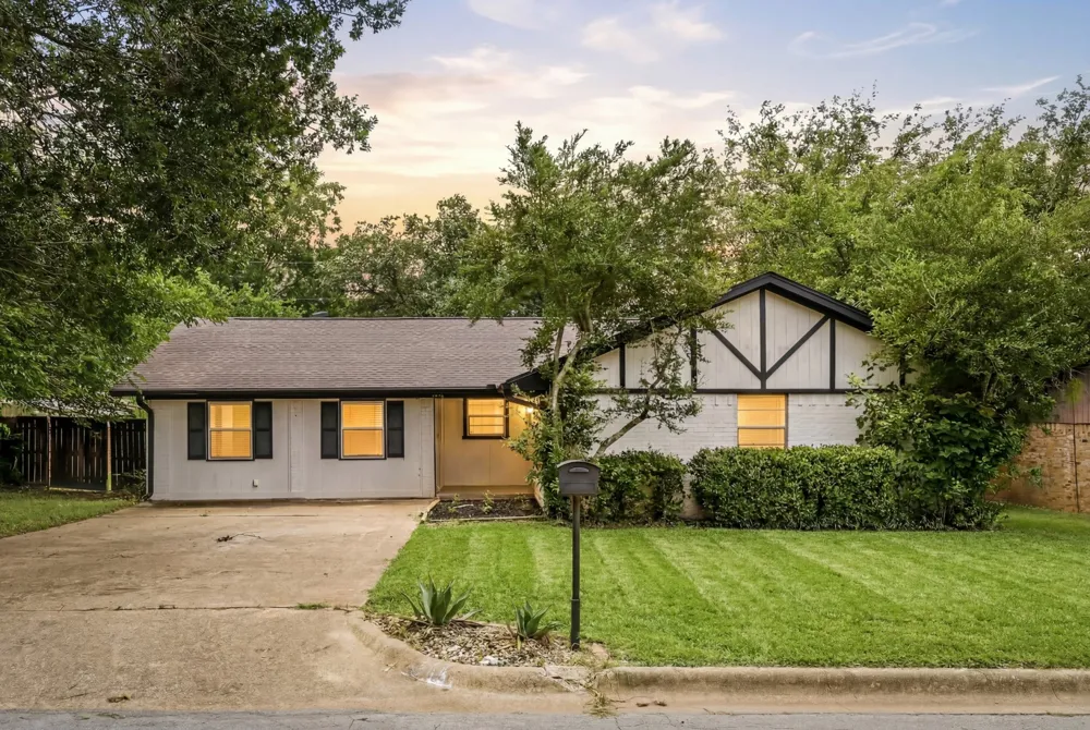 1213 Vivienne Street Weatherford, TX 76086