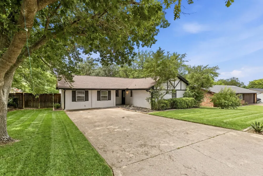1213 Vivienne Street Weatherford, TX 76086