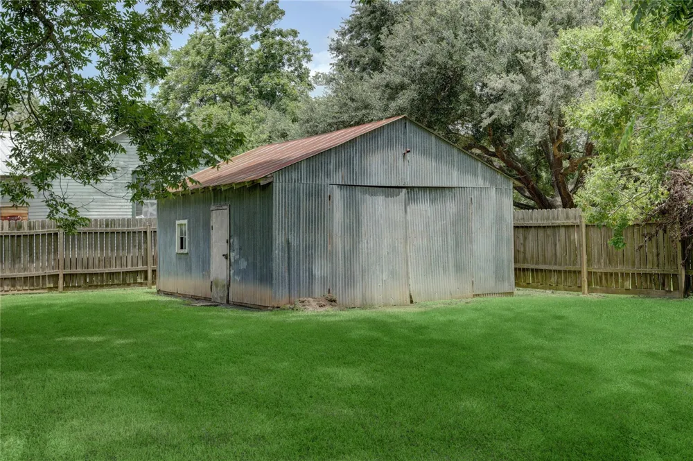215 E Dahlgren Avenue Wharton, TX 77488