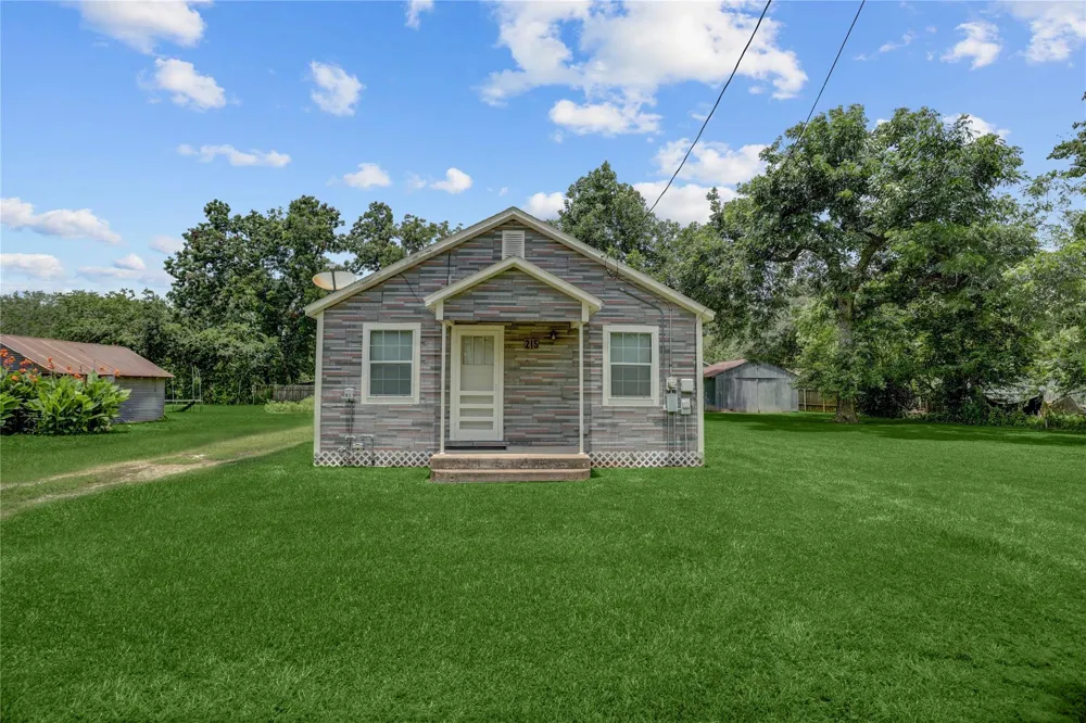 215 E Dahlgren Avenue Wharton, TX 77488