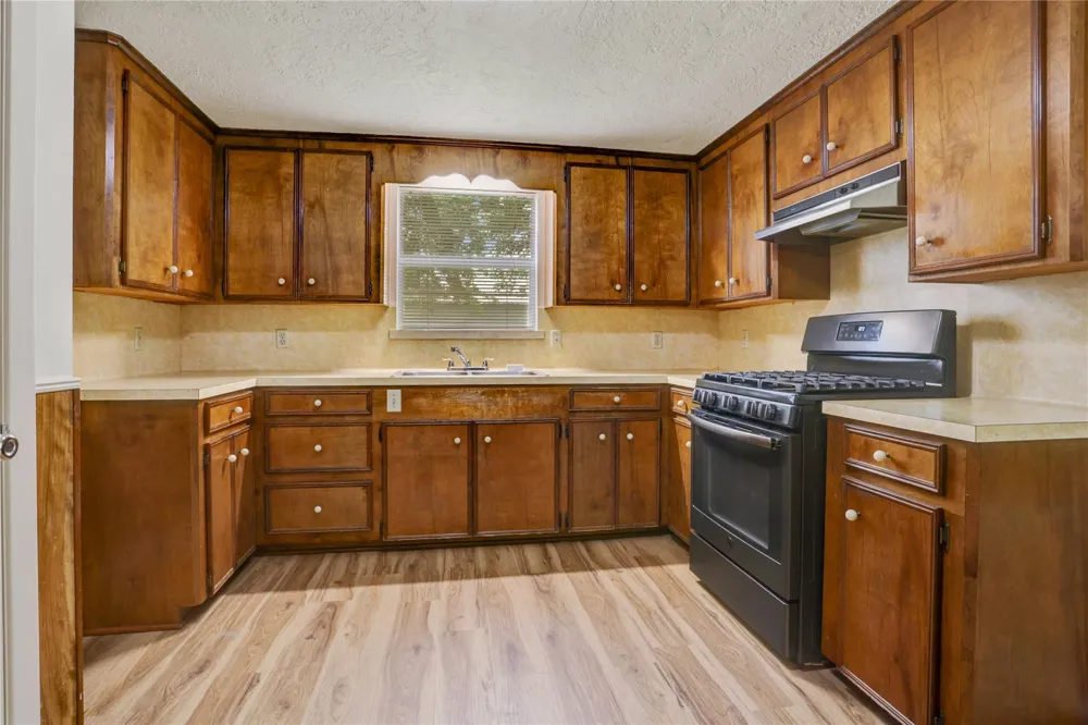 215 E Dahlgren Avenue Wharton, TX 77488