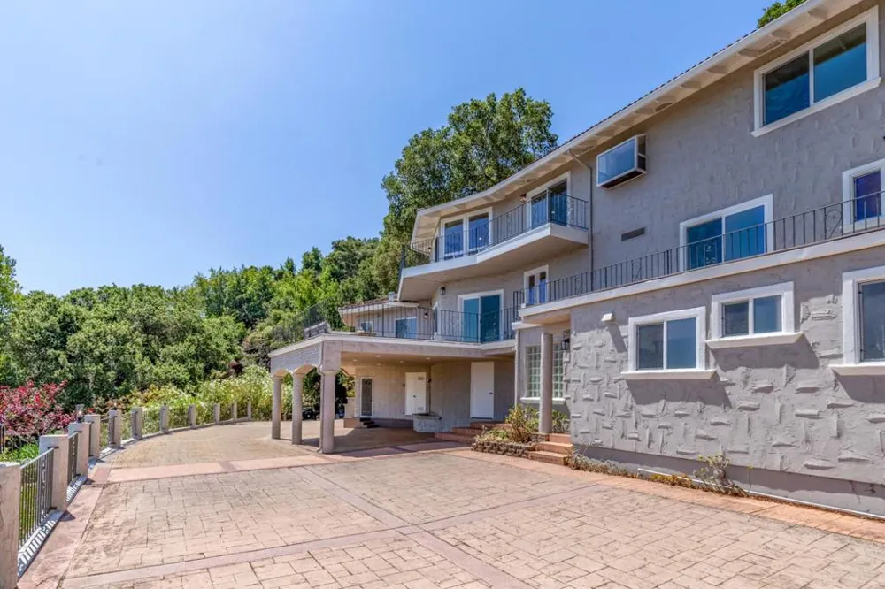 10955 Stonebrook Drive Los Altos Hills, CA 94024