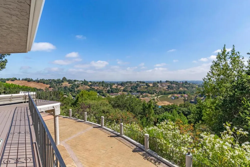 10955 Stonebrook Drive Los Altos Hills, CA 94024