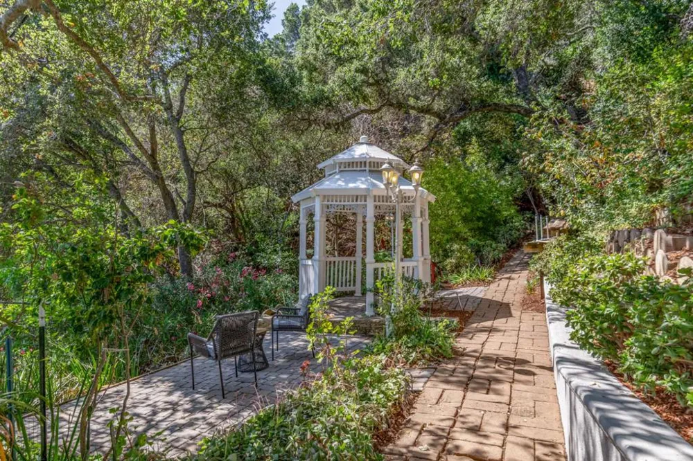 10955 Stonebrook Drive Los Altos Hills, CA 94024